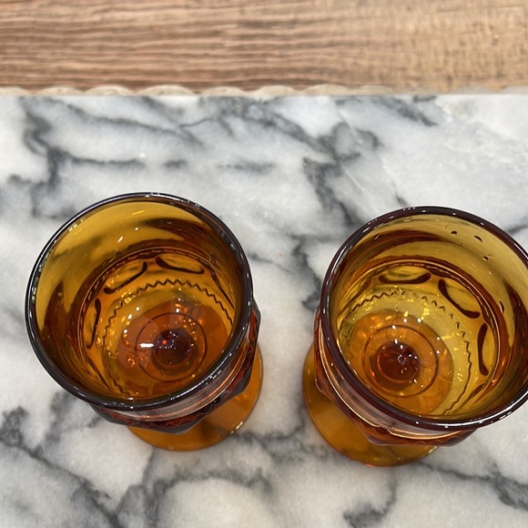 2 Vintage Dark Amber Stemmed Kings Crown Thumbprint Wine Glasses - Picture 4 of 6